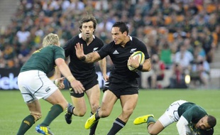 La Nouvelle-Zélande, déjà assurée de remporter le Four nations de rugby, s'est offert un sans-faute en battant l'Afrique du Sud 32 à 16, bonus offensif à la clef, samedi au Soccer City de Johannesburg lors de la 6e et dernière journée.