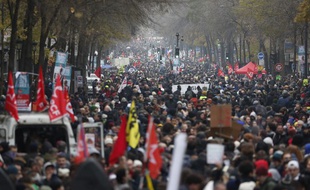 A Paris, un cortège de manifestants à la grève générale du 5 décembre contre la réforme des retraites.