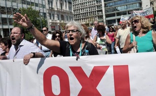 Le principal syndicat grec de la fonction publique Adedy a lancé vendredi soir un appel à la grève dans l'administration les 18 et 19 septembre contre le plan de mutations exigé par les bailleurs de fonds du pays dont une mission est attendue à Athènes fin septembre.