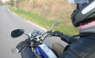 Au sortir de l'hiver, les motards reprennent la route (illustration).