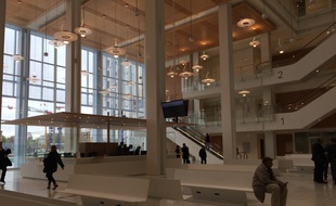 L'imposante salle des pas perdus du nouveau palais de justice.
