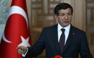 Le Premier ministre islamo-conservateur turc Ahmet Davutoglu à Ankara le 24 juillet 2015