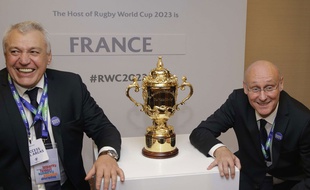 Bernard Laporte et Claude ATcher après la victoire de la France