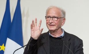 Alain Fischer, jeudi, lors de la conférence de presse du gouvernement.