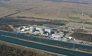 Vue aérienne de la centrale nucléaire de Fessenheim le 5 septembre 2012.