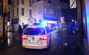 La police belge sécurise un quartier à côté de la Grand Place à Bruxelles, le 22 novembre 2015