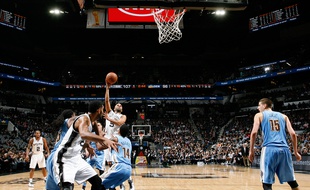 Tony Parker contre les Nuggets, le 18 novembre 2015.