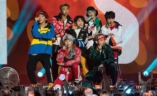 Le groupe BTS en live en novembre 2017 dans l'émission de Jimmy Kimmel.