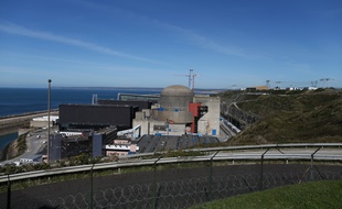 Photo d'archives du 28 septembre 2015, montrant le dôme du réacteur 1 de la centrale nucléaire de Flamanville.