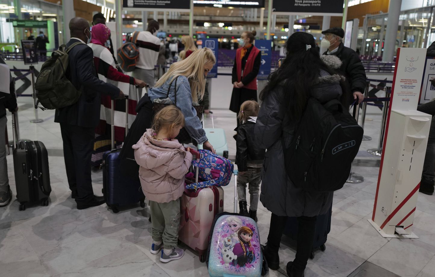 Les représentants des Etats membres se sont mis d'accord mercredi pour permettre l'entrée dans l'UE aux voyageurs de pays tiers ayant reçu les doses nécessaires de vaccins anti-Covid.