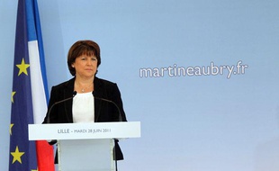 Martine Aubry annonce sa candidature à la primaire socialiste lors d'une conférence de presse à Lille, mardi 28 juin 2011.
