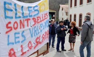 Les salariés de Scapa ont plusieurs cadres du groupe dans la nuit du mardi 7 au mercredi 8 avril 2009.