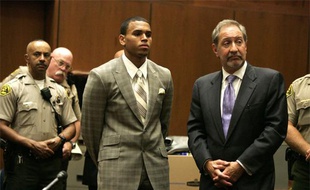 Le chanteur Chris Brown plaide coupable d'agression sur Rihanna au tribunal de Los Angeles, le 22 juin 2009.