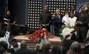 Le révérend Al Sharpton aux obsèques de Stephon Clark, un jeune Afro-Américain tué par la police, le 29 mars 2018, à Sacramento.