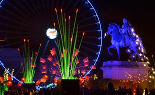 La place Bellecour a été transformée en jardin de lumières géant, dans lequel on a adoré se perdre pendant la Fête des Lumières.
