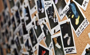Portofolio des sneakers portées mercredi à Londres lors de la soirée de lancement du site communautaire sneakerpedia.com.