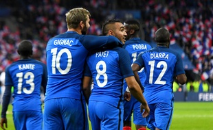 Les Bleus célèbrent leur victoire face à la Russie.