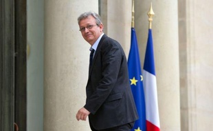François Hollande a débuté lundi matin une série de consultations de chefs de partis politiques représentés au Parlement, dans la perspective du prochain G20 au Mexique et de la conférence sur le développement durable à Rio.