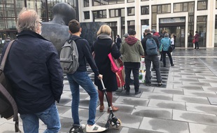 Devant la médiathèque Jacques Demy à Nantes, à la veille du confinement