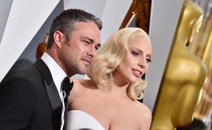 Après cinq ans de relation avec le mannequin Taylor Kinney, Lady Gaga révèle que son couple fait actuellement un "break".