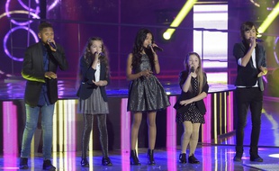Les Kids United lors de la soirée de lancement de la trentième édition du Téléthon à l'Hippodrome de Longchamp à Paris le 2 décembre 2016.