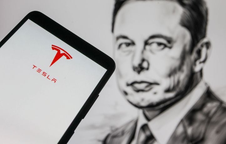 Pourquoi Tesla dépense des milliards pour garder Elon Musk à tout prix
