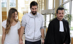 La star du handball français Nikola Karabatic, entendue lundi par les juges chargés de l'affaire de soupçons de paris truqués du match Cesson - Montpellier du 12 mai 2012, a conservé sa ligne de défense, ni pari ni trucage, et dénoncé une "manipulation de l'opinion publique" à son encontre.