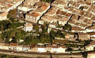 Le village de Monflanquin dans le Lot-et-Garonne, où a vécu recluse la famille Védrines