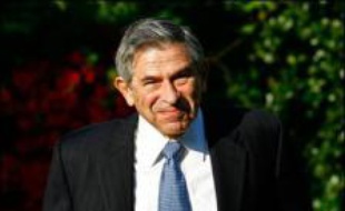 Le président de la Banque mondiale, Paul Wolfowitz, accusé de népotisme, a imploré mardi la clémence du conseil d'administration, qui menace de le destituer, et promis de changer ses méthodes de gestion.
