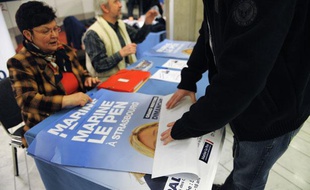 Affiches de Marine Lepen, candidate à la présidentielle 2012. A Strasbourg, le 12 février.