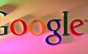 Le logo Google durant le "Google Impact Challenge, Japan", le 26 mars 2015 à Tokyo