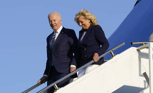 Joe et Jill Biden à leur arrivée au Royaume-Uni, mercredi.