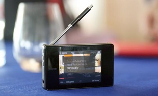 Les petites radios comme Oüi FM et FG DJ Radio ont accusé mardi les grands groupes (RTL, Europe 1, NRJ) de freiner l'arrivée de la radio numérique terrestre (RNT) par peur de la concurrence, comme celle qui mine les chaînes historiques de télévision depuis l'arrivée de la TNT.