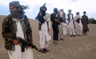 Des talibans chassés d'Afghanistan depuis 2001 et des combattants liés au réseau terroriste Al-Qaïda ont trouvé refuge dans ces zones tribales, frontalières de l'Afghanistan, d'où ils sont accusés par Washington et Kaboul de lancer des attaques sur le sol afghan contre les forces internationales.