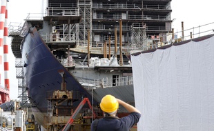 Les chantiers navals STX deviennent désormais les Chantiers de l'Atlantique, reprenant ainsi leur nom historique.