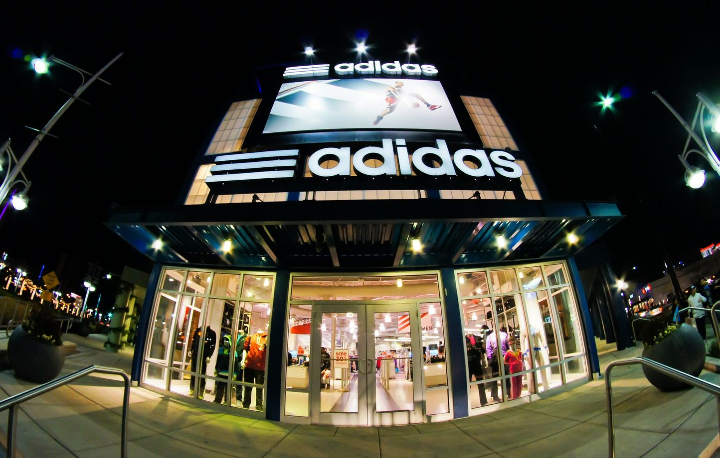 Magasin adidas vannes hotsell