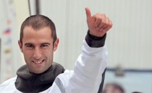 Le Français Armel Le Cléac'h menait toujours la danse jeudi matin dans le Vendée Globe, devançant d'une cinquantaine de milles son compatriote François Gabart et le Suisse Bernard Stamm, les six premiers voiliers bien détachés du reste de la flotte.