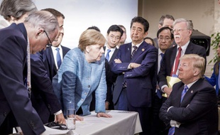 Le porte-parole d'Angela Merkel a publié sur son compte Twitter samedi un cliché des dirigeants réunis autour d'une table.