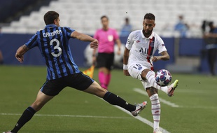 Neymar a rendu chèvre la défense de l'Atalanta Bergame en quarts de finale de C1.