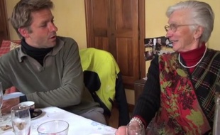 Raphaël Kraft, journaliste de La Campagne à vélo, et Odette à Labastide-Murat (Gard).