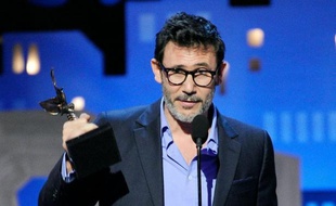 Le film français "The Artist" s'est offert samedi à Santa Monica (Californie) une dernière moisson de trophées avant la cérémonie des Oscars dimanche, en gagnant quatre prix dont celui du meilleur film aux Spirit Awards, les "Oscars" du cinéma indépendant.