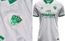 ASSE. Blanc teinté de vert, le maillot extérieur est sorti