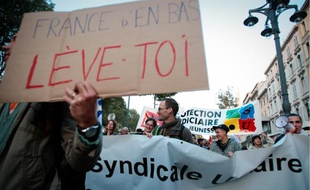 Manifestation hier soir, aux Réformés, des secteurs de l'éducation et de la jeunesse.