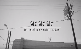 Image extraite du clip du remix de «Say, Say, Say».