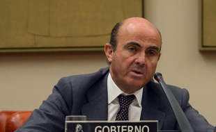 L'Espagne a emprunté mardi 4,515 milliards d'euros à 12 et 18 mois, profitant de taux d'intérêt en forte baisse dans un climat de détente des marchés, suscité par les espoirs d'une action prochaine de la Banque centrale européenne (BCE).
