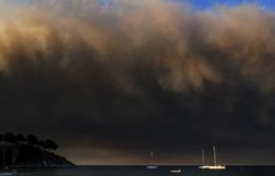 EN DIRECT Incendie dans l’Aude : Le plus gros feu de l’été tue une personne…