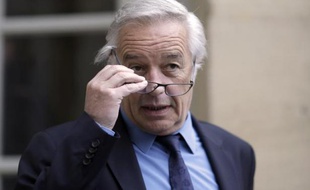 Francois Rebsamen à la sortie de Matignon le 10 juillet 2014 à Paris