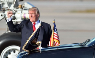 Le président américain Donald Trump, le 29 mars 2018 à l'aéroport international de Palm Beach.