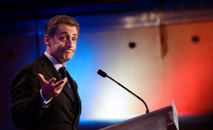 Le premier tour de l'élection présidentielle se présente sous un jour plutôt défavorable pour Nicolas Sarkozy, en repli dans les derniers sondages à huit jours du scrutin alors qu'il a besoin de creuser l'écart sur François Hollande pour espérer l'emporter le 6 mai.
