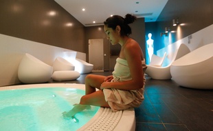 L'espace spa bien-être du Seven urban suites à Nantes est accessible via Minutup.